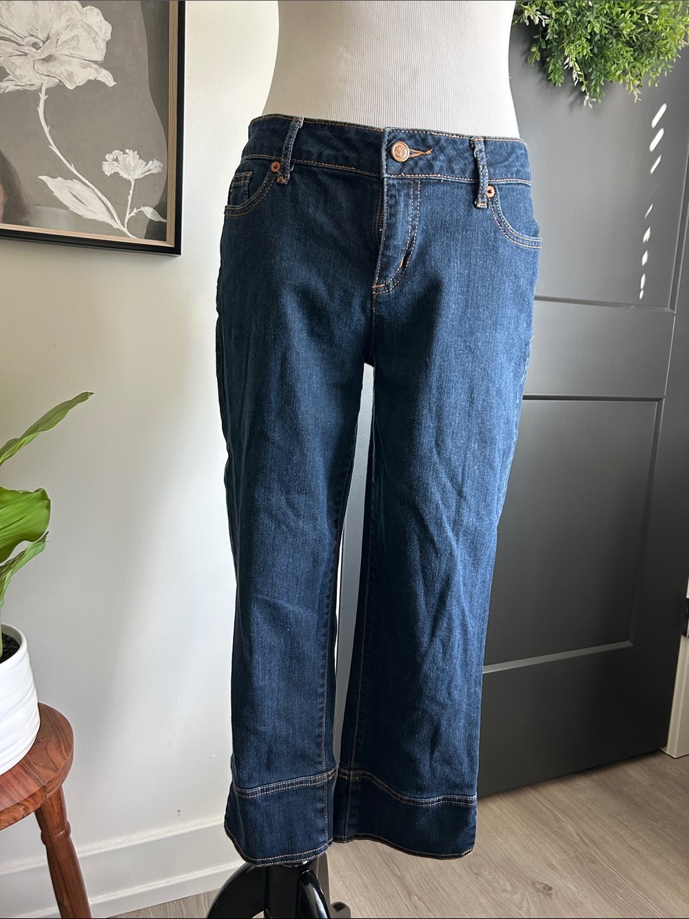 🌺 size 10 straight Classic Dark Blue Wide Leg low rise crop Jeans